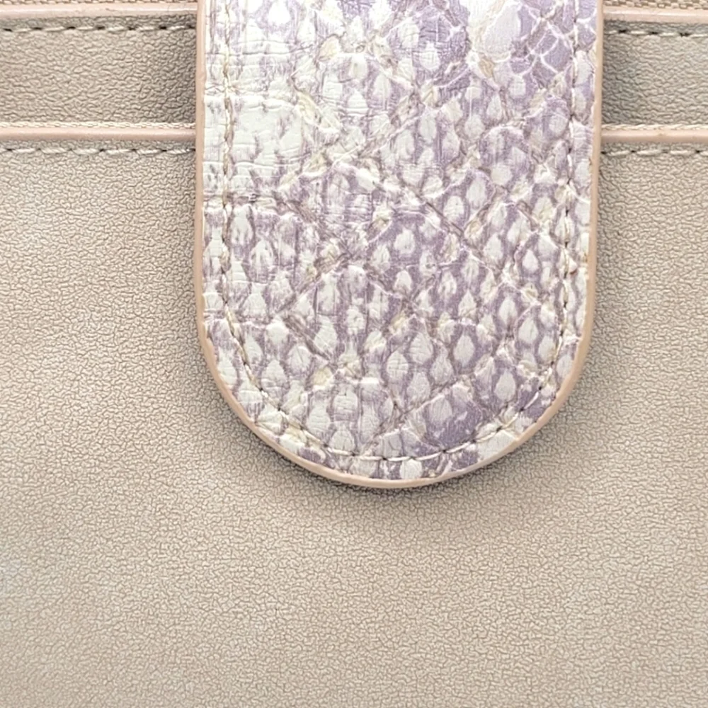 Bundle Two (2) Universal Thread Wristlet Bags